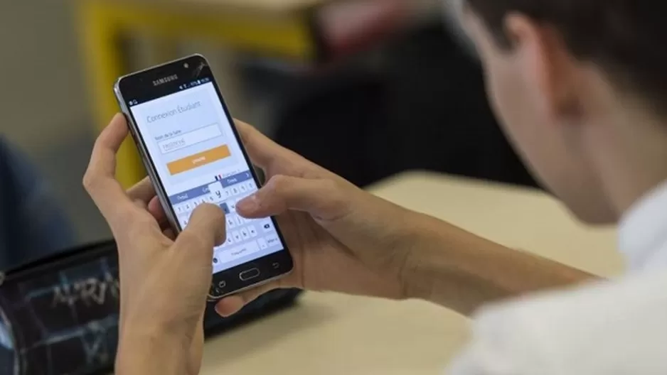 Bloquear&aacute;n celulares este 8 de enero. Foto: AFP