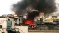 Incencio en el jirón Puno, Cercado de Lima. Captura: Twitter @edmarb1