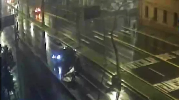 Las cámaras captaron el preciso momento del accidente. Foto: Captura Canal N Las cámaras captaron el preciso momento del accidente. Foto: Captura Canal N