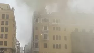 Un amago de incendio se reportó en una casona ubicada en la Plaza de Armas./ Video: Canal N