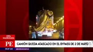 Cercado de Lima: camión quedó atascado en el Bypass de 2 de Mayo