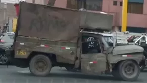 Camioneta en mal estado circula por Lima. Foto: captura de video