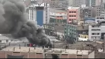 Los bomberos, que acudieron prontamente al lugar, han logrado confinar el incendio, evitando su propagación. / Video: Canal N