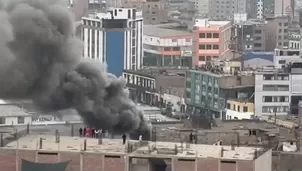 Los bomberos, que acudieron prontamente al lugar, han logrado confinar el incendio, evitando su propagación. / Video: Canal N