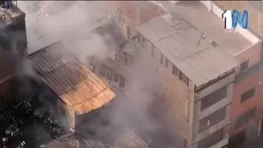 Los bomberos luchan contra el tiempo para controlar las llamas. / Video: Canal N