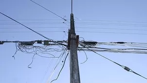 Vecinos indican que Edelnor debe cambiar el cableado para solucionar el problema. Foto: Referencial/justomedio.com