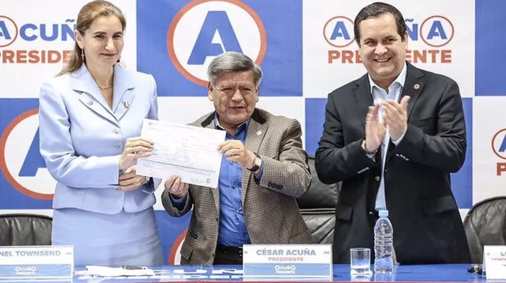 Anel Townsend y César Acuña. Foto: Twitter de Acuña Anel Townsend y César Acuña. Foto: Twitter de Acuña