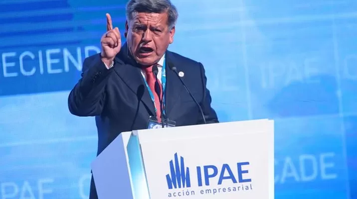 César Acuña también se hizo presente en el CADE 2015. Foto: Correo César Acuña también se hizo presente en el CADE 2015. Foto: Correo