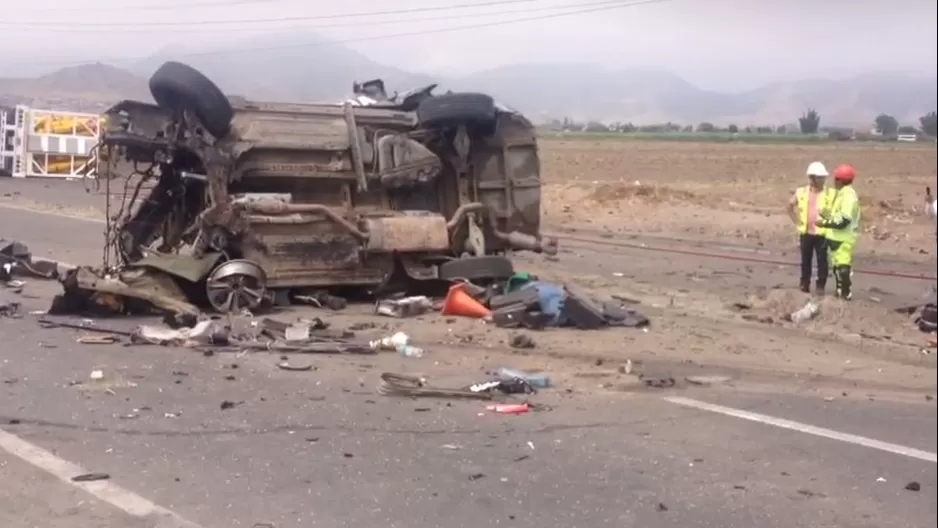 Vehículo policial quedó destrozado. Foto: América Noticias