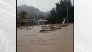 Con baldes y escobas, los pobladores intentan despejar las zonas afectadas. / Video: Canal N