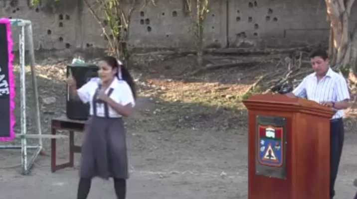 Escolar se ganó los aplausos de todos los asistentes. Captura Facebook Escolar se ganó los aplausos de todos los asistentes. Captura Facebook