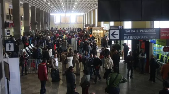 Pasajeros realizaron colas para nuevos pasajes. Foto: Referencial/Agencia Andina Pasajeros realizaron colas para nuevos pasajes. Foto: Referencial/Agencia Andina