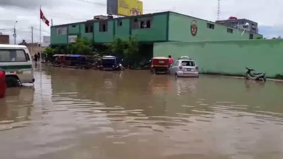 Comisaría quedó inundada por lluvias. Foto: América Noticias Comisaría quedó inundada por lluvias. Foto: América Noticias