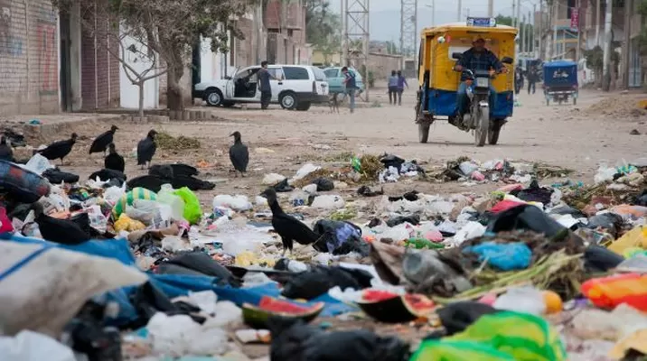 Acumulación de basura origina presencia de gallinazos. Foto: archivo El Comercio Acumulación de basura origina presencia de gallinazos. Foto: archivo El Comercio