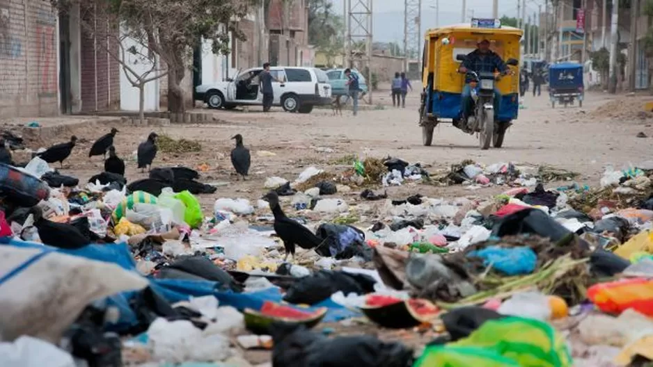 Acumulación de basura origina presencia de gallinazos. Foto: archivo El Comercio