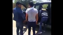 Los agentes de la Policía hallaron el cargamento cubierto con plástico. Foto y video: Canal N