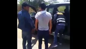 Los agentes de la Policía hallaron el cargamento cubierto con plástico. Foto y video: Canal N