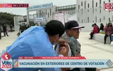 Chimbote: Vacunación en exteriores de centro de votación - Noticias de acribillan