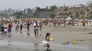 Playa Agua Dulce recibió cientos de bañistas en Navidad. Foto: Andina / Video: Canal N