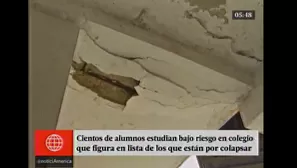 Ligeros golpes bastan para que la estructura se caiga. Foto: captura de TV