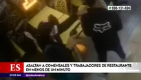 Cámara captó violento asalto del negocio.