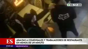 Cámara captó violento asalto del negocio.