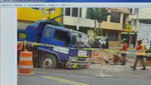 Camión cayó debido a que la plataforma cedió por estar húmeda. Foto: captura de TV