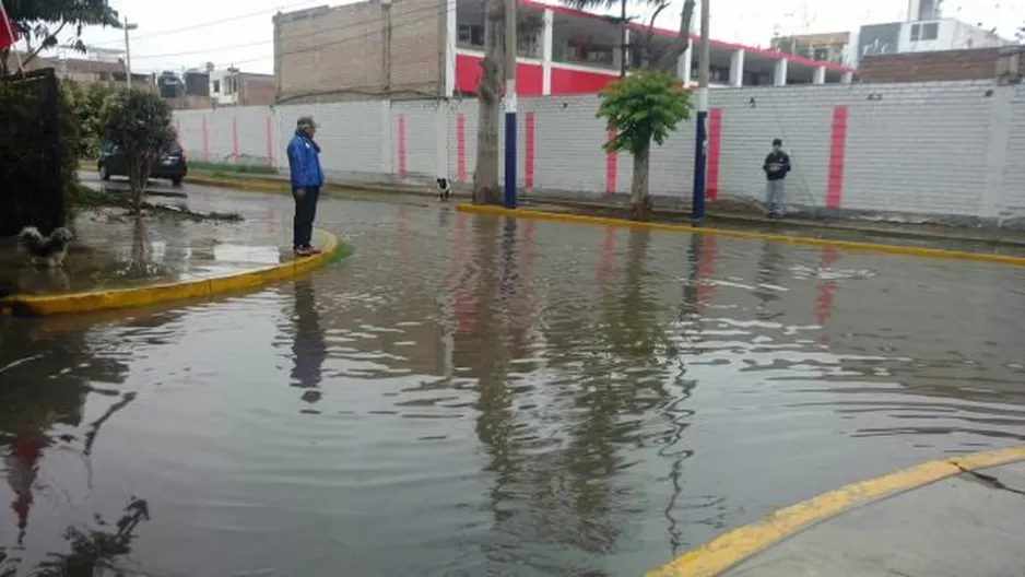 Aniego afectó calles de Chorrillos. Foto: @SofiaGallegosP 