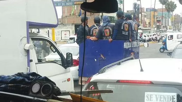 Foto: @J0nath132 / Tú también reporta con nosotros en Facebook y Twitter con el hashtag #AlertaNoticias y además vía Wasap al número 998131696. Foto: @J0nath132 / Tú también reporta con nosotros en Facebook y Twitter con el hashtag #AlertaNoticias y además vía Wasap al número 998131696.