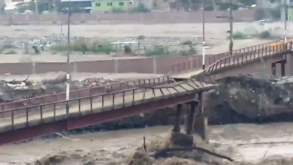 Puente colapsado por huaicos. Foto: Agencia Andina