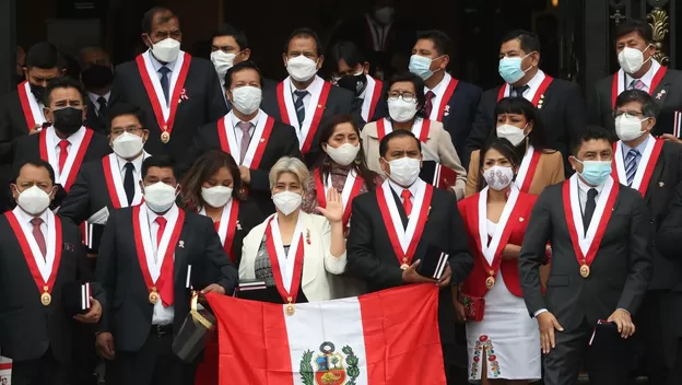 Cinco congresistas de Perú Libre renunciaron a la bancada tras elección de miembros de TC