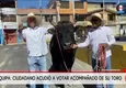 Un ciudadano acudió a votar con un toro en Arequipa