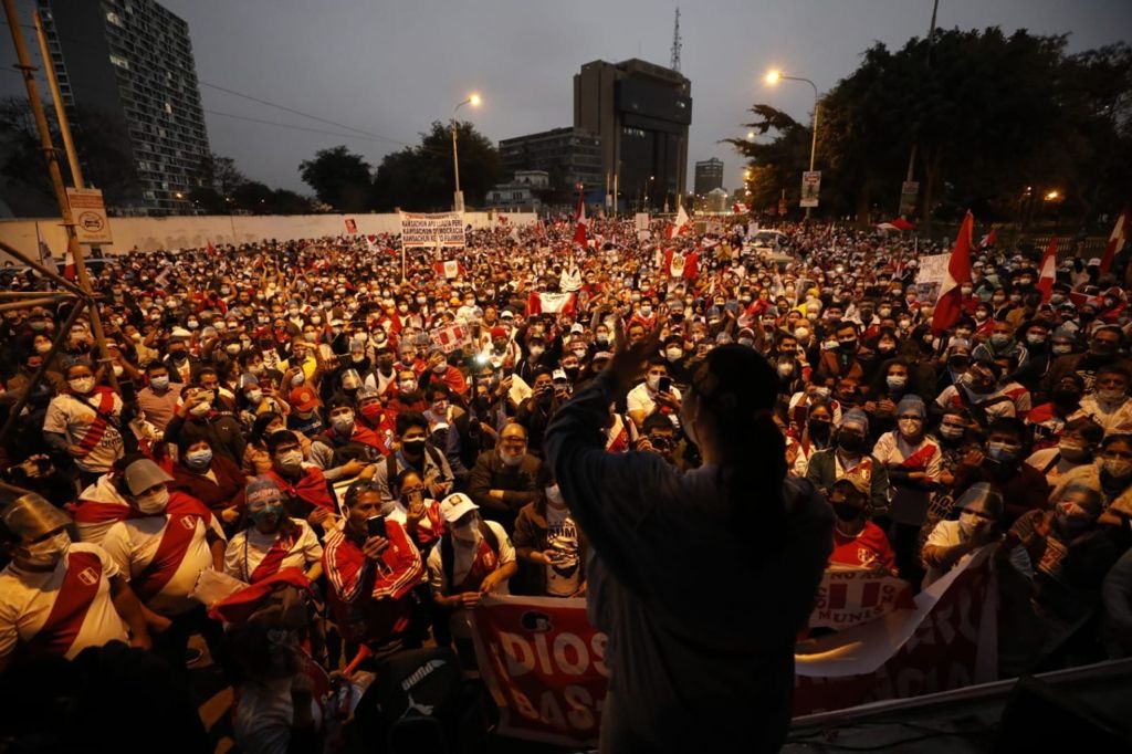 Ciudadanos participaron en la Marcha por la paz y democracia en Lima y provincias