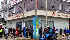 Funcionarios del Banco instaron a los usuarios a leer detenidamente la modalidad de pago. Foto y video: América Noticias