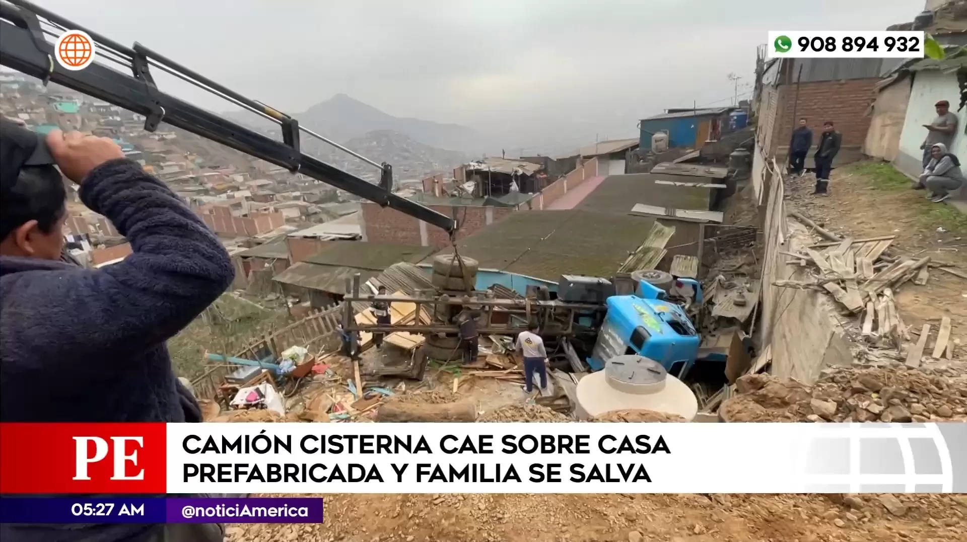 Cisterna cayó sobre casa en Comas. Foto: América Noticias