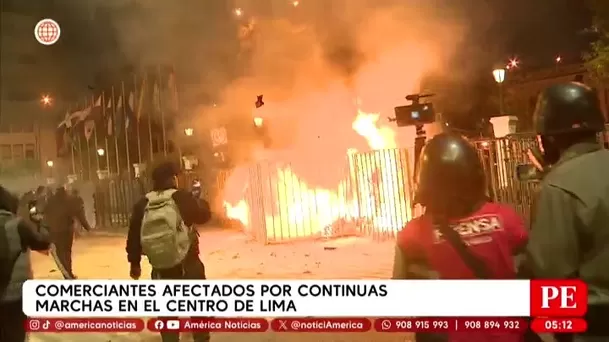Comerciantes del Centro de Lima denuncian caída de ventas por marchas. Foto: América Noticias