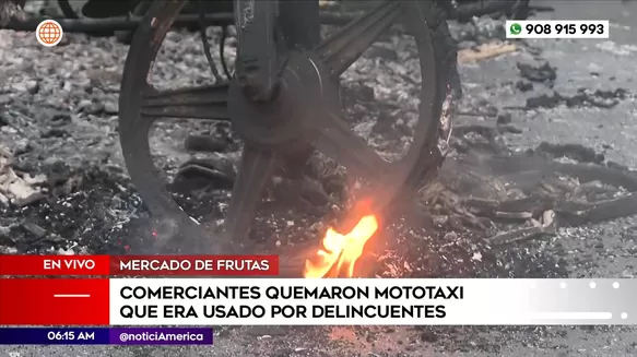 Comerciantes quemaron mototaxi que era usado por delincuentes en el Mercado de Frutas. Foto: América Noticias