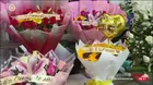 Comerciantes venden flores amarillas por el 21 de septiembre