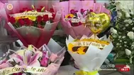 Comerciantes venden flores amarillas por el 21 de septiembre