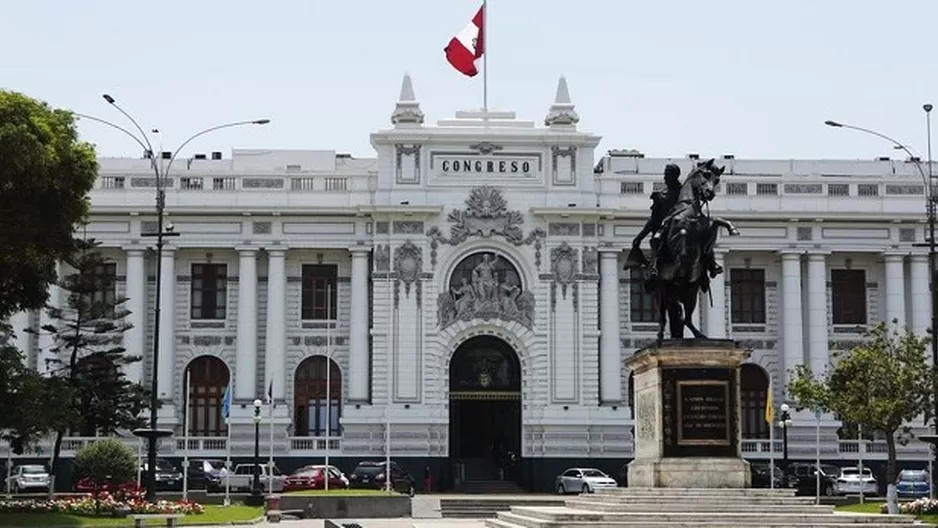 Comisión del Congreso aprobó dictamen que plantea reelección de gobernadores y alcaldes