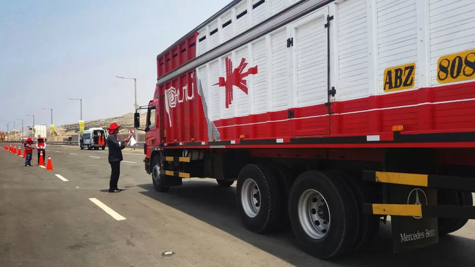 La frontera se encontraba bloqueada porque los transportistas exigían la eliminación de multas. Foto: Agencia Andina