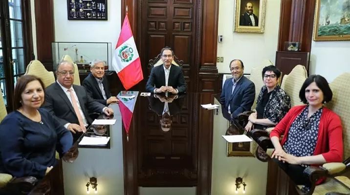 Martín Vizcarra y Comisión de Alto Nivel para la Reforma Política. Foto: Andina Martín Vizcarra y Comisión de Alto Nivel para la Reforma Política. Foto: Andina