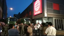 Carpa instalada junto a la puerta de América TV, en Santa Beatriz. Video: América Noticias