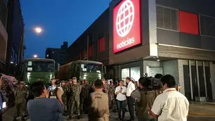 Carpa instalada junto a la puerta de América TV, en Santa Beatriz. Video: América Noticias