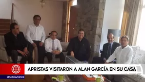 Alan García en su casa con parlamentarios del Apra. Foto: captura de TV