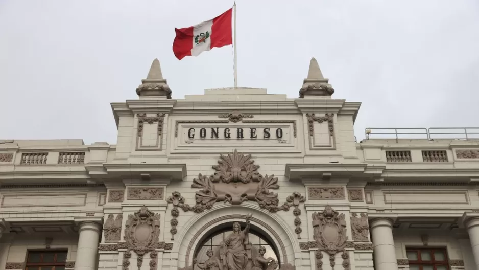 Las universidades o los institutos y escuelas de educación superior licenciados podrán solicitar autorización para brindar los programa.