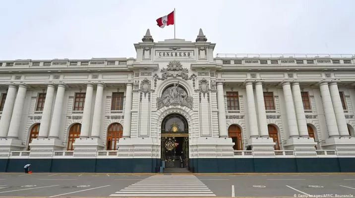Así lo dispuso la presidenta del Congreso, Mirtha Vásquez Chuquilín. Foto: AFP Así lo dispuso la presidenta del Congreso, Mirtha Vásquez Chuquilín. Foto: AFP