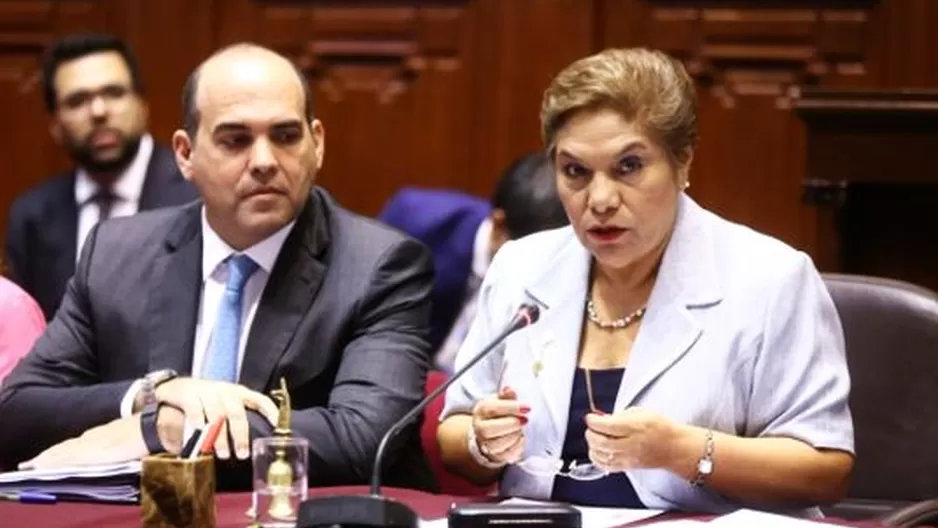 Fernando Zavala junto a Luz Salgado en el Congreso. Foto: Congreso de la República