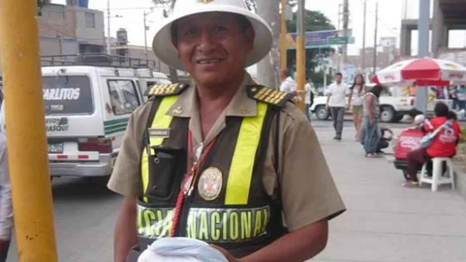 Conoce la historia del policía que devolvió a su dueña los celulares que encontró