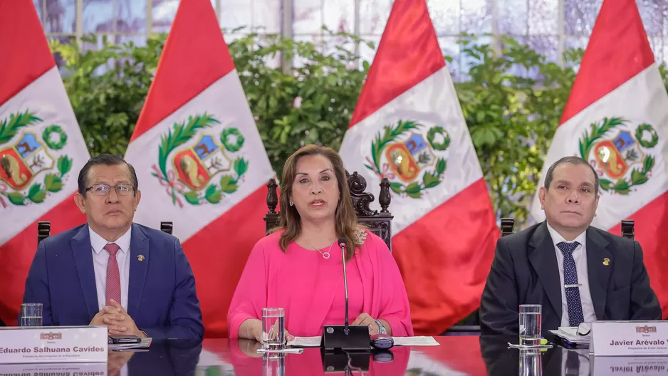 Eduardo Salhuana, Dina Boluarte y Javier Arévalo. Foto: Presidencia. Video: Canal N